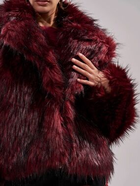 AKIRA MICHIGAN AVE FAUX FUR Size L/XL